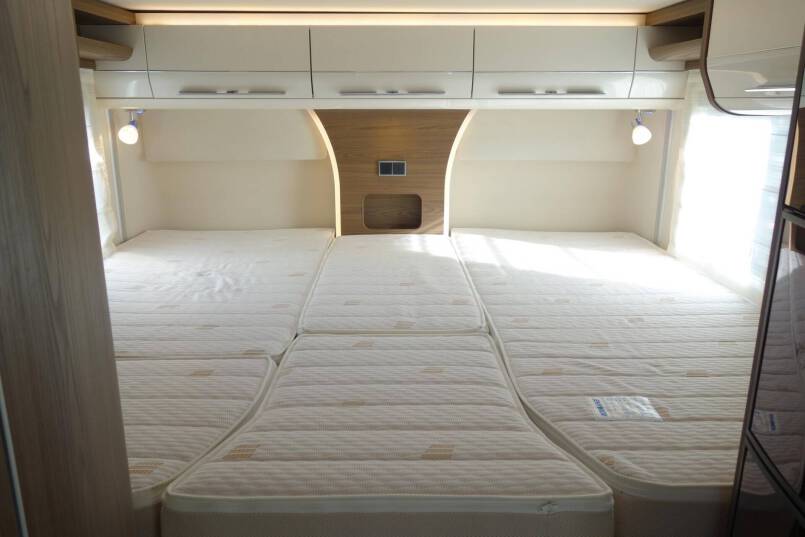 Hymer B 674 SL SupremeLine AUTOMAAT, 180 pk, Crystal-Zilver metallic, 2 aparte bedden 38