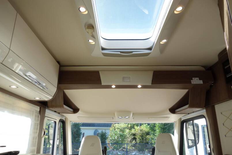 Hymer B 674 SL SupremeLine AUTOMAAT, 180 pk, Crystal-Zilver metallic, 2 aparte bedden 43