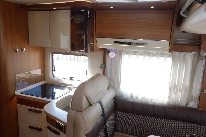 Hymer B 678 PL AUTOMAAT, 177 pk PremiumLine, 2 aparte bedden 24