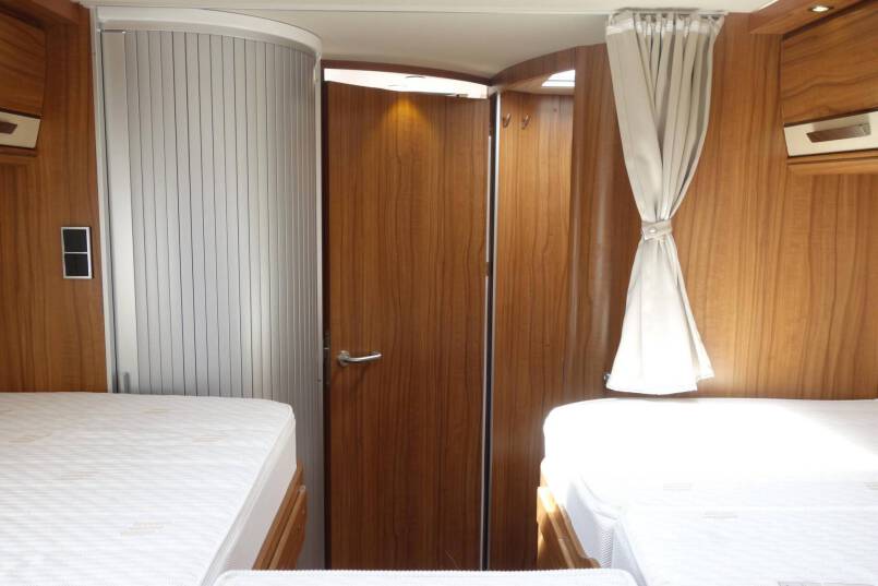 Hymer B 678 PL AUTOMAAT, 177 pk PremiumLine, 2 aparte bedden 34