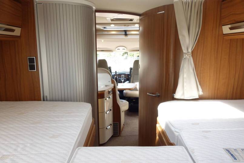 Hymer B 678 PL AUTOMAAT, 177 pk PremiumLine, 2 aparte bedden 35