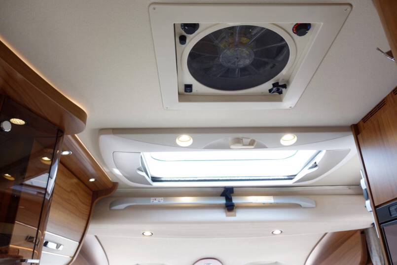 Hymer B 678 PL AUTOMAAT, 177 pk PremiumLine, 2 aparte bedden 36