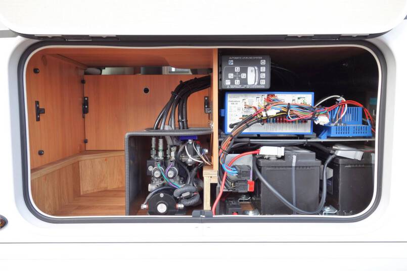 Hymer T 578 CL AL-KO chassis 180 pk AUTOMAAT, enkele bedden 12