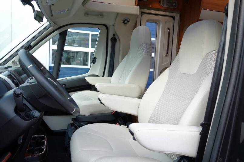 Hymer T 578 CL AL-KO chassis 180 pk AUTOMAAT, enkele bedden 16