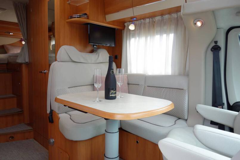 Hymer T 578 CL AL-KO chassis 180 pk AUTOMAAT, enkele bedden 23