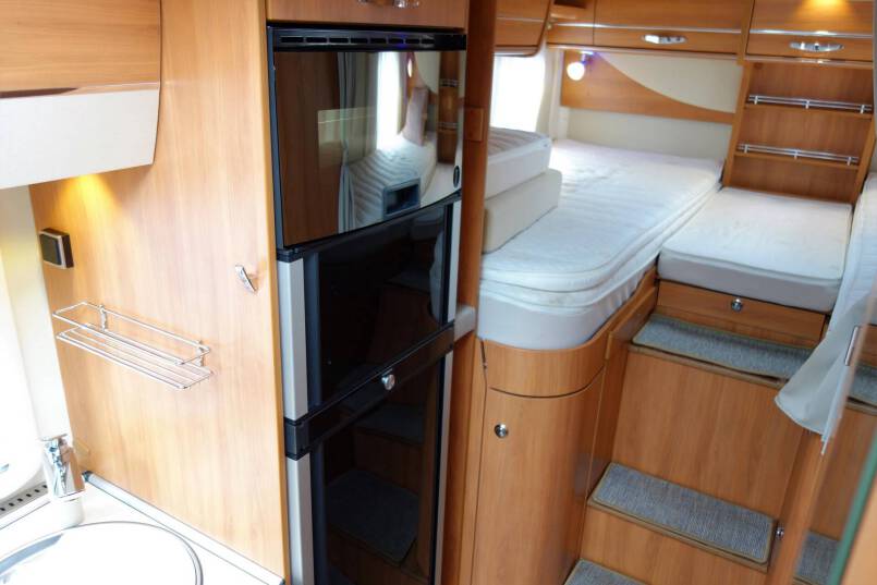Hymer T 578 CL AL-KO chassis 180 pk AUTOMAAT, enkele bedden 31