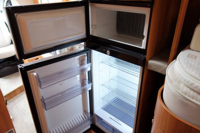 Hymer T 578 CL AL-KO chassis 180 pk AUTOMAAT, enkele bedden 33
