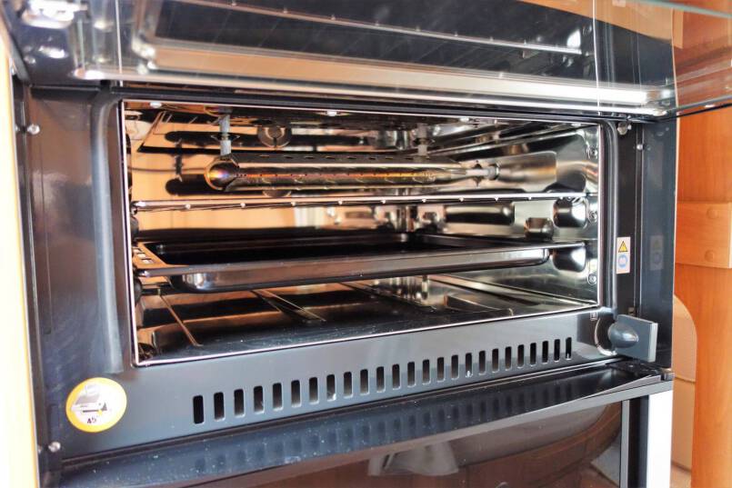 Hymer T 578 CL AL-KO chassis 180 pk AUTOMAAT, enkele bedden 34