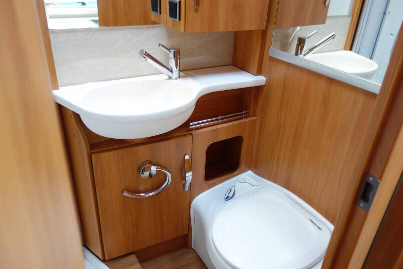 Hymer T 578 CL AL-KO chassis 180 pk AUTOMAAT, enkele bedden 41