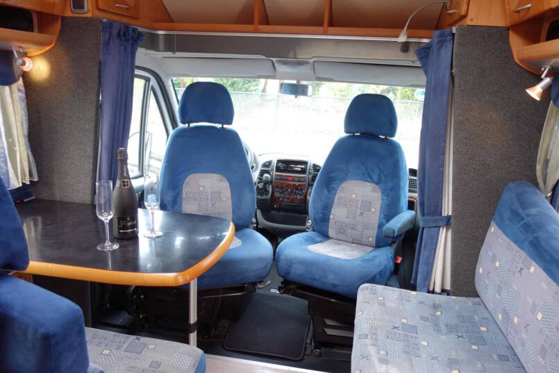 Eura Mobil Contura 652 SB frans bed, airco 13