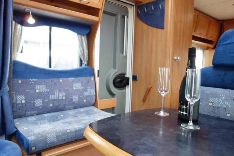 Eura Mobil Contura 652 SB frans bed, airco 15