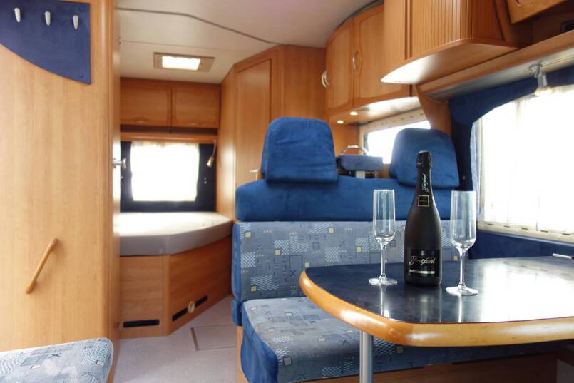Eura Mobil Contura 652 SB frans bed, airco 16