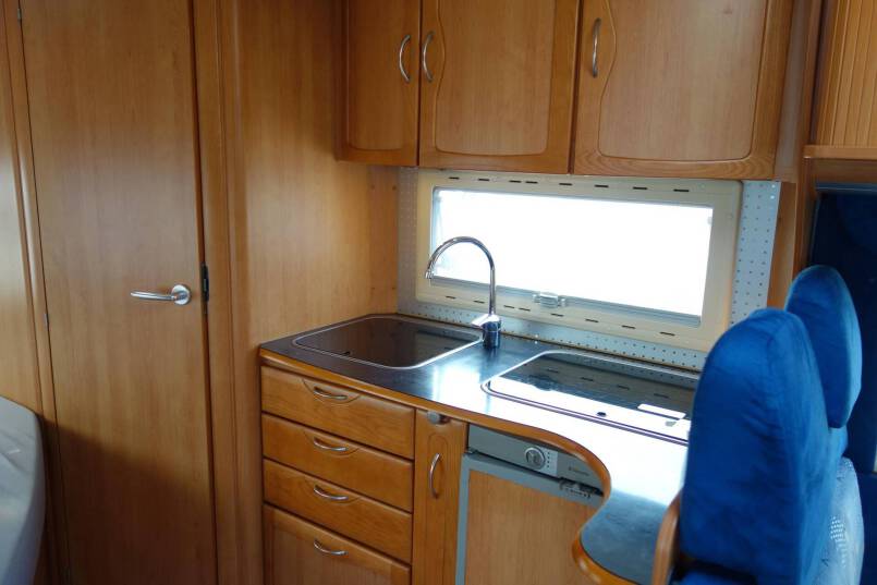 Eura Mobil Contura 652 SB frans bed, airco 18