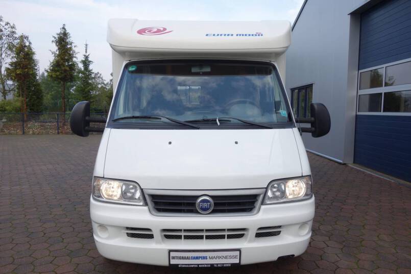 Eura Mobil Contura 652 SB frans bed, airco 1