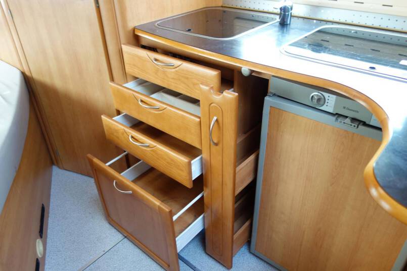 Eura Mobil Contura 652 SB frans bed, airco 19