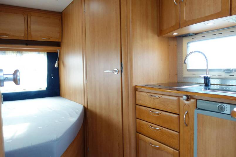 Eura Mobil Contura 652 SB frans bed, airco 20