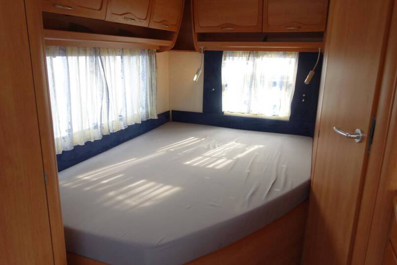 Eura Mobil Contura 652 SB frans bed, airco 21
