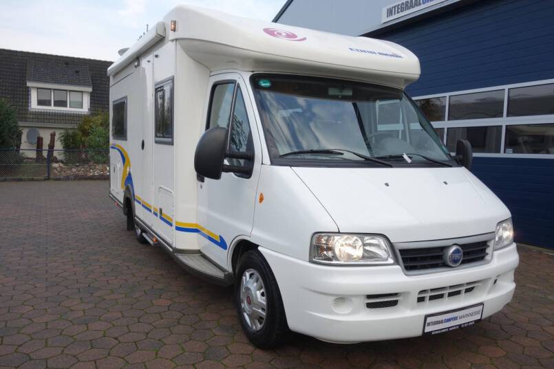 Eura Mobil Contura 652 SB frans bed, airco 4