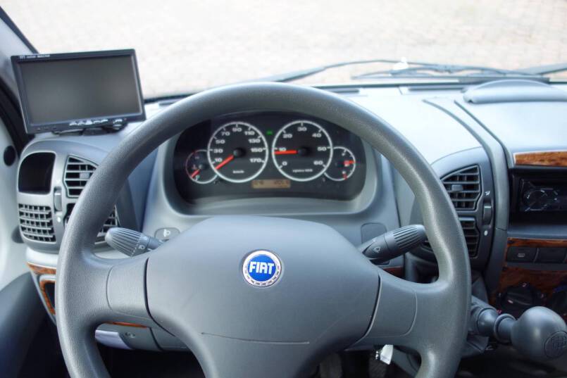 Eura Mobil Contura 652 SB frans bed, airco 8