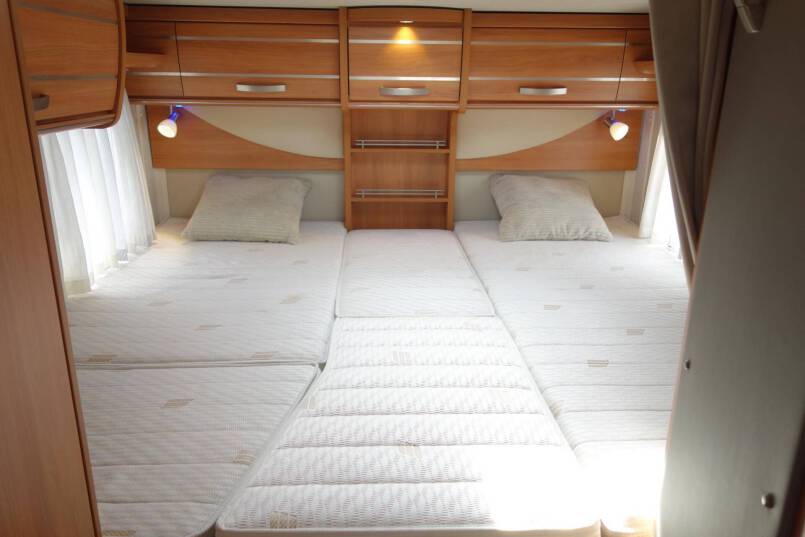 Hymer Exsis-T 588 AUTOMAAT, 150 pk, compact met 2 aparte bedden 21