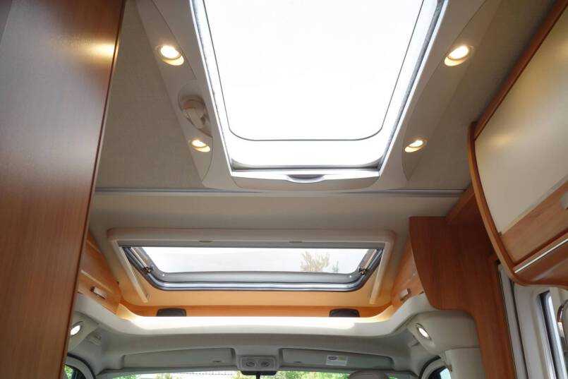 Hymer Exsis-T 588 AUTOMAAT, 150 pk, compact met 2 aparte bedden 24