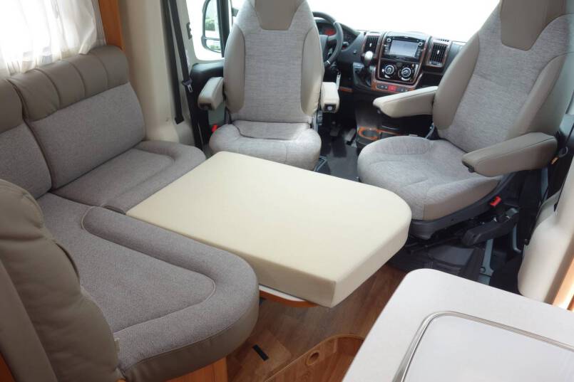 Hymer Exsis-T 588 AUTOMAAT, 150 pk, compact met 2 aparte bedden 25