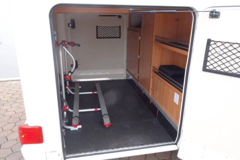 Hymer Exsis-T 588 AUTOMAAT, 150 pk, compact met 2 aparte bedden 6