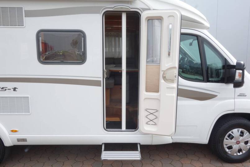 Hymer Exsis-T 588 AUTOMAAT, 150 pk, compact met 2 aparte bedden 7
