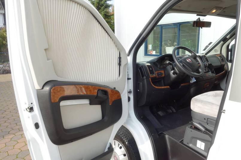 Hymer T 698 CL Exclusive Line 160 pk half integraal, Queens bed 10
