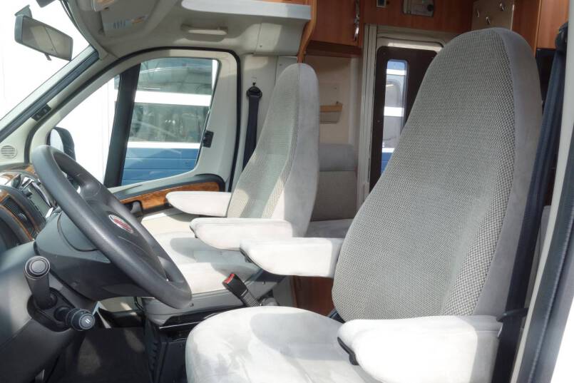 Hymer T 698 CL Exclusive Line 160 pk half integraal, Queens bed 11
