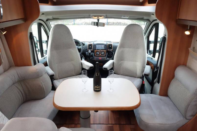 Hymer T 698 CL Exclusive Line 160 pk half integraal, Queens bed 16