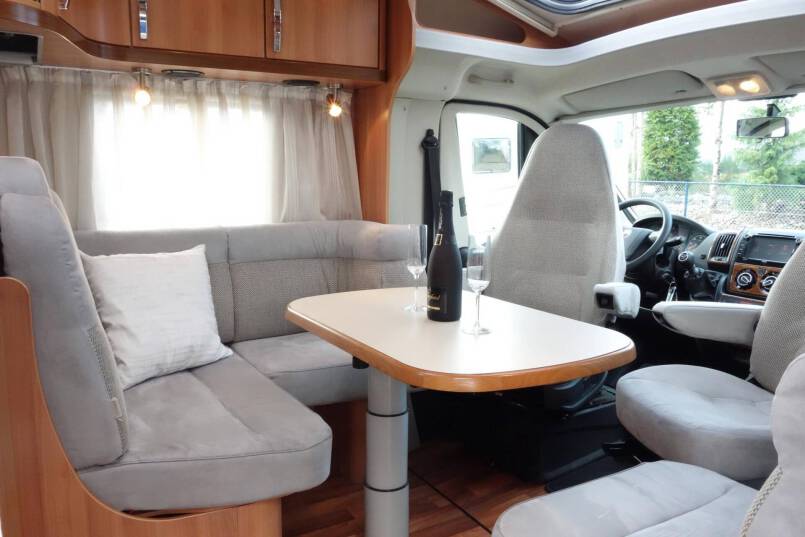Hymer T 698 CL Exclusive Line 160 pk half integraal, Queens bed 17