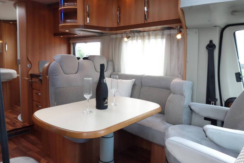 Hymer T 698 CL Exclusive Line 160 pk half integraal, Queens bed 18