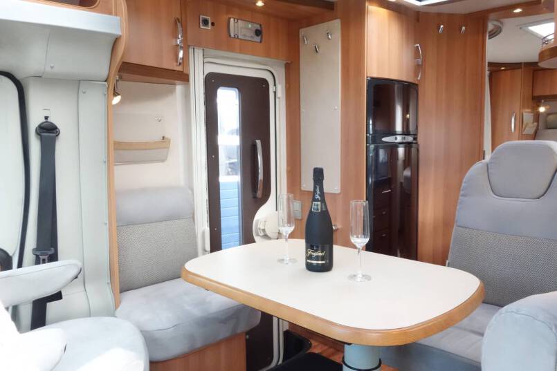 Hymer T 698 CL Exclusive Line 160 pk half integraal, Queens bed 19