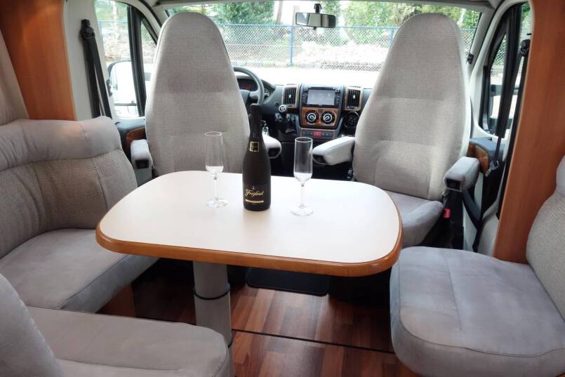 Hymer T 698 CL Exclusive Line 160 pk half integraal, Queens bed 20