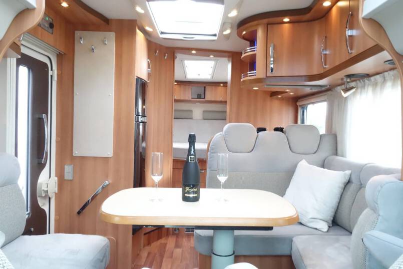 Hymer T 698 CL Exclusive Line 160 pk half integraal, Queens bed 22