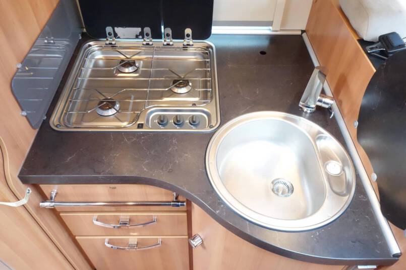 Hymer T 698 CL Exclusive Line 160 pk half integraal, Queens bed 25