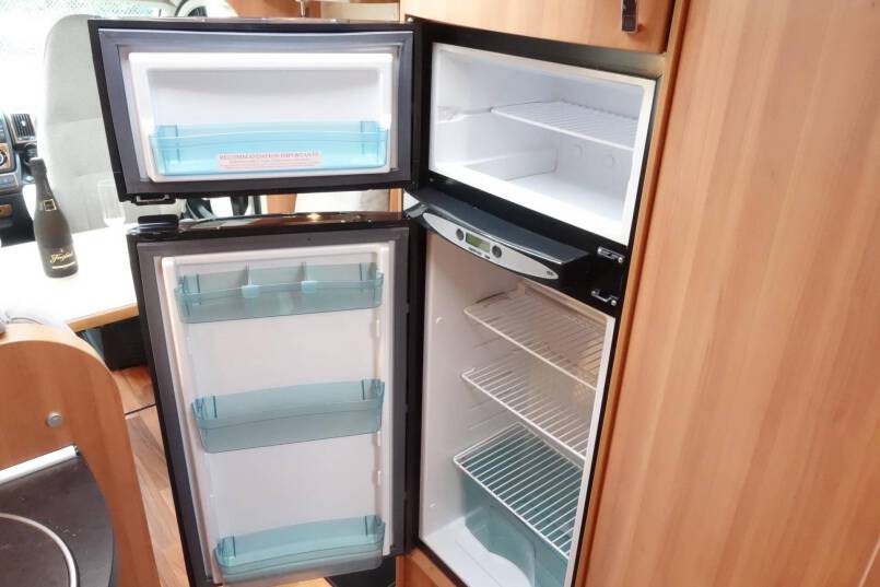 Hymer T 698 CL Exclusive Line 160 pk half integraal, Queens bed 26