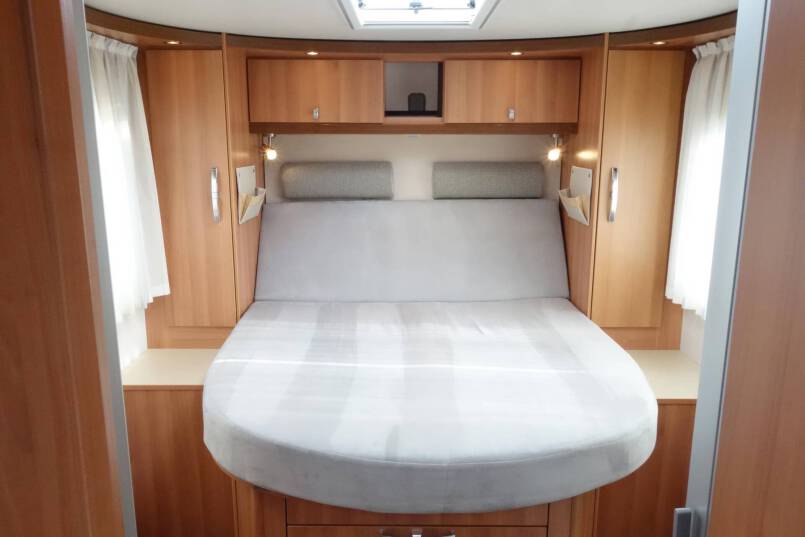 Hymer T 698 CL Exclusive Line 160 pk half integraal, Queens bed 27