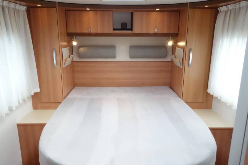 Hymer T 698 CL Exclusive Line 160 pk half integraal, Queens bed 28