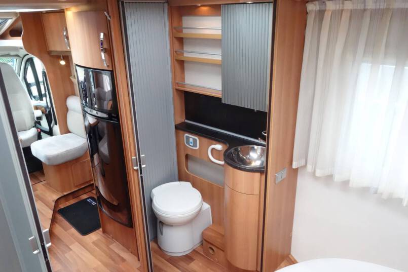 Hymer T 698 CL Exclusive Line 160 pk half integraal, Queens bed 30