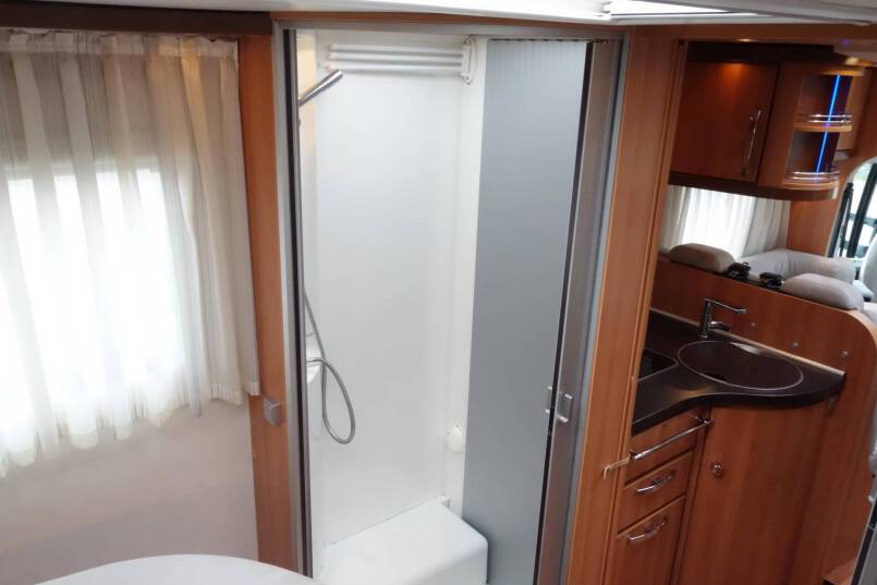 Hymer T 698 CL Exclusive Line 160 pk half integraal, Queens bed 31