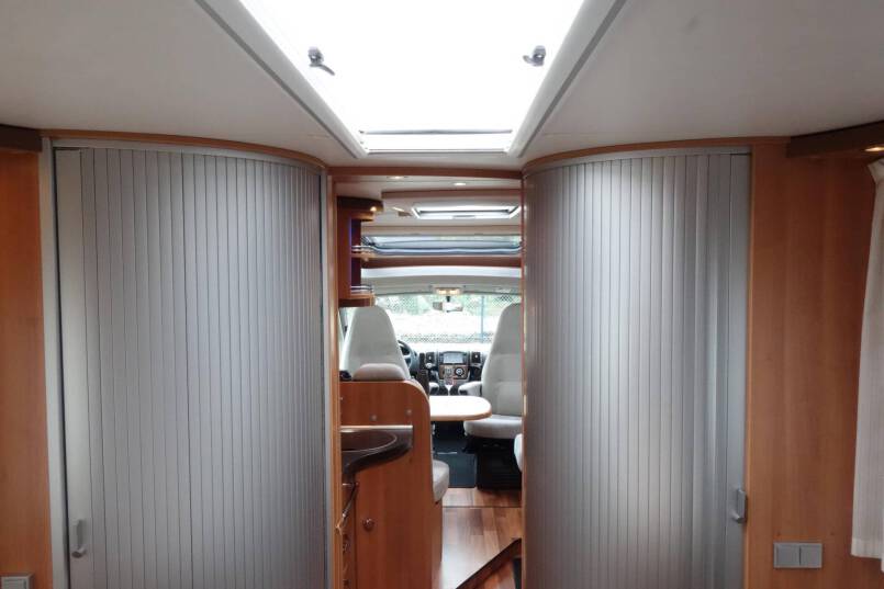 Hymer T 698 CL Exclusive Line 160 pk half integraal, Queens bed 33