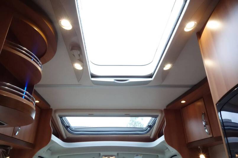 Hymer T 698 CL Exclusive Line 160 pk half integraal, Queens bed 34