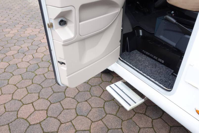 Hymer B 554 3.0 158 pk AUTOMAAT, bovenkastjes cabine, levelsysteem 14