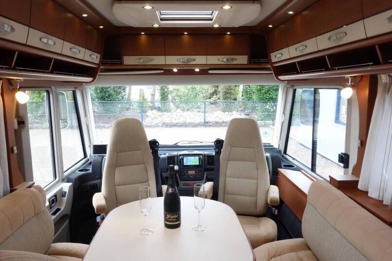 Hymer B 554 3.0 158 pk AUTOMAAT, bovenkastjes cabine, levelsysteem 19