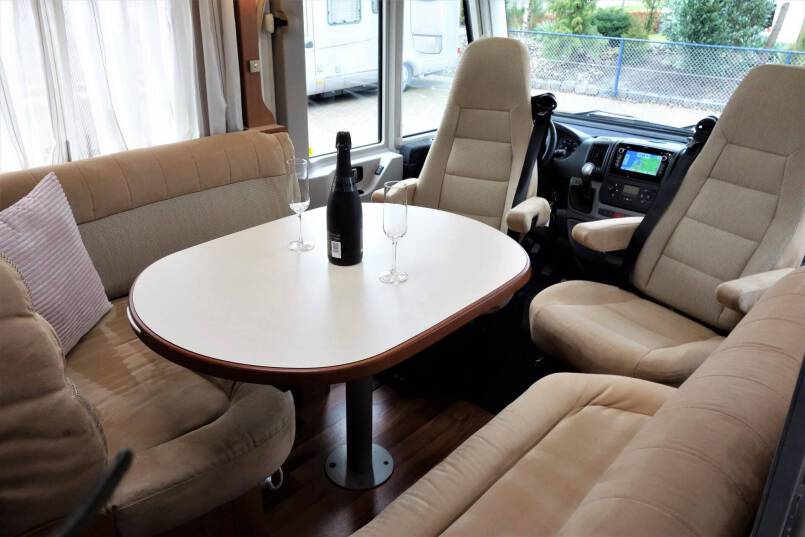Hymer B 554 3.0 158 pk AUTOMAAT, bovenkastjes cabine, levelsysteem 23