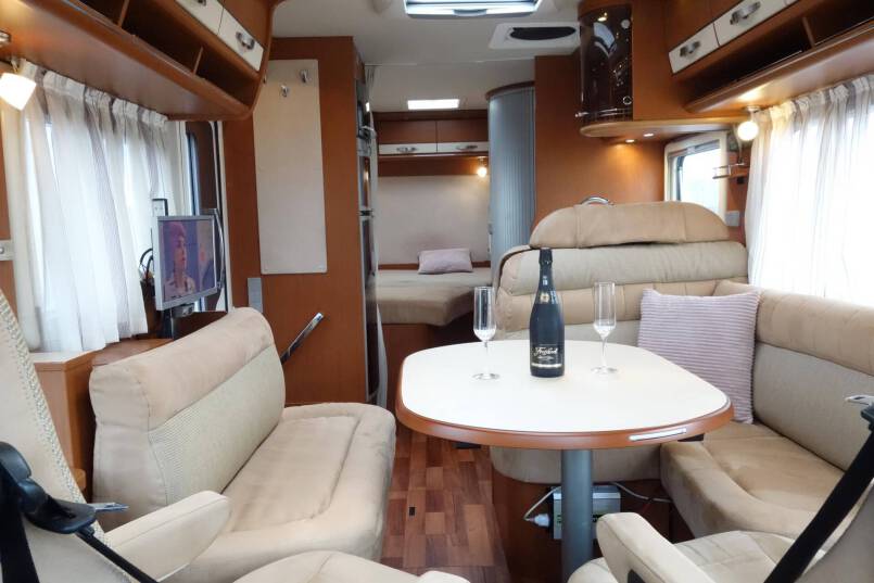 Hymer B 554 3.0 158 pk AUTOMAAT, bovenkastjes cabine, levelsysteem 25