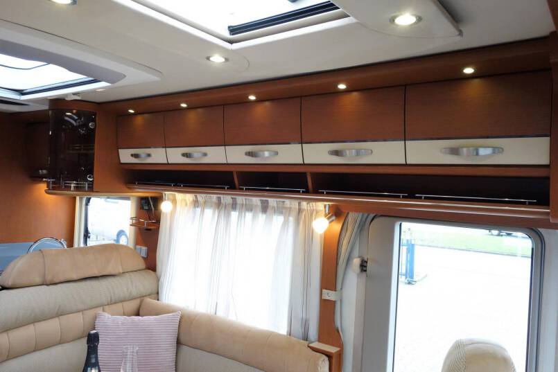 Hymer B 554 3.0 158 pk AUTOMAAT, bovenkastjes cabine, levelsysteem 26
