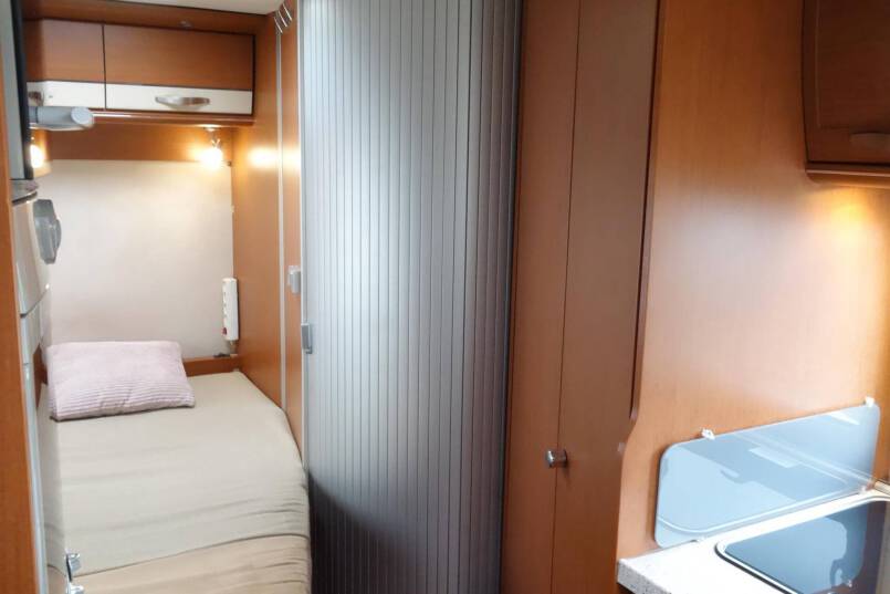 Hymer B 554 3.0 158 pk AUTOMAAT, bovenkastjes cabine, levelsysteem 34